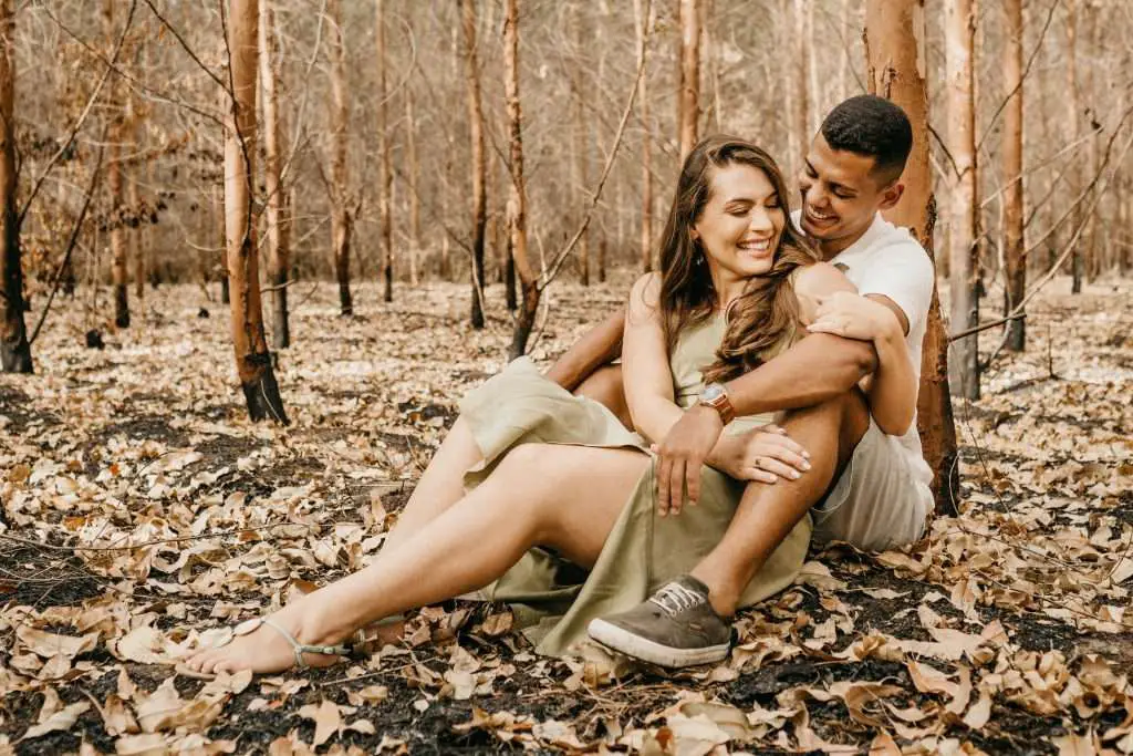 lovers under a tree